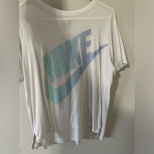 white nike t-shirt